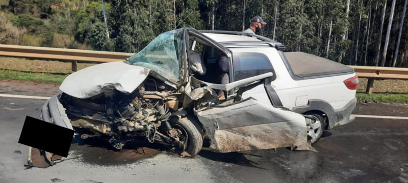 Fiat/Strada destruído pelo acidente