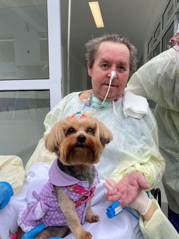 Edson Vitor Mendes, 63 anos, tem Mel há sete anos.