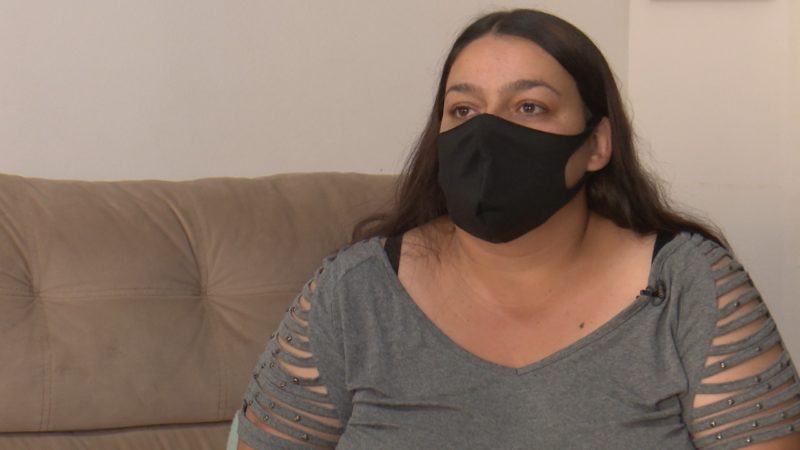 Suelen Eger, recepcionista.