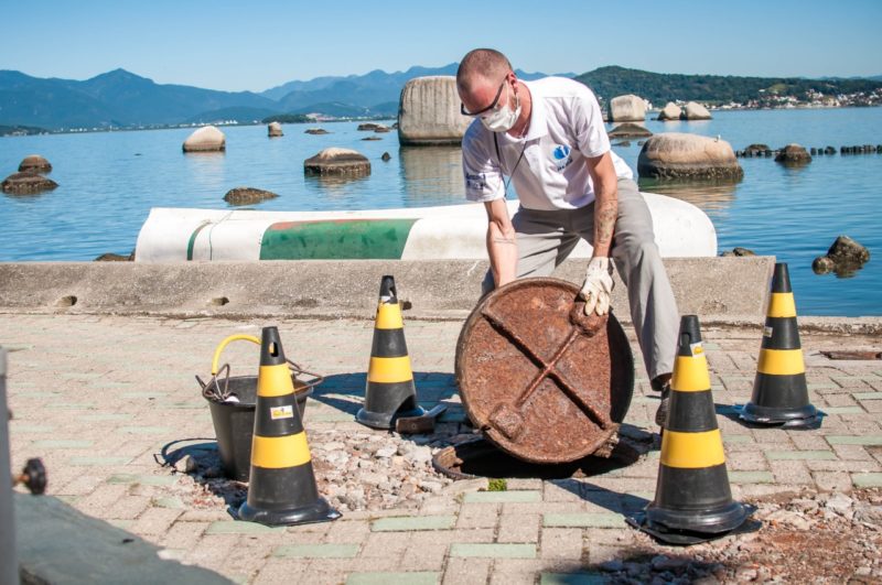 Em agosto, cerca de 1.500 im&oacute;veis da regi&atilde;o central da cidade receberam&nbsp; comunicado para agendar a inspe&ccedil;&atilde;o gratuita das equipes e comprovar que est&atilde;o com as suas liga&ccedil;&otilde;es de esgoto regularizadas – Foto: PMF/Divulga&ccedil;&atilde;o/ND