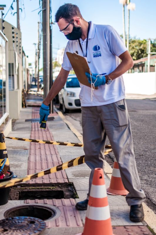 Propriet&aacute;rios de im&oacute;veis j&aacute; inspecionados e considerados irregulares devem, conclu&iacute;das as obras de adequa&ccedil;&atilde;o, entrar em contato novamente para que o Floripa Se Liga Na Rede possa realizar novos testes e comprovar a regularidade – Foto: PMF/Divulga&ccedil;&atilde;o/ND