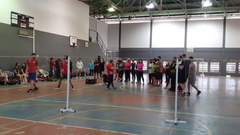 Professores aprenderam a pr&aacute;tica do Badminton – Foto: Secom