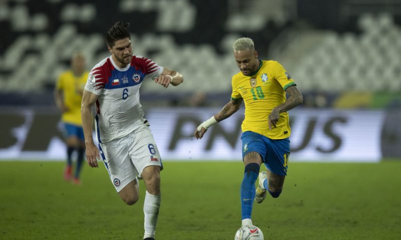Neymar em jogo do Brasil contra o Chile
