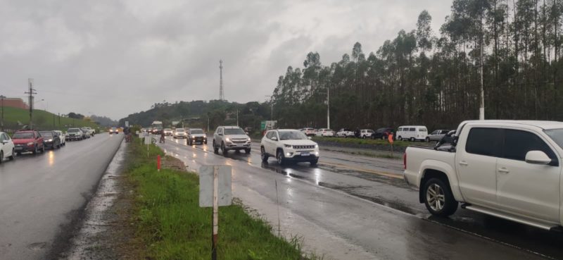 Rodovias apresentam pontos de bloqueio