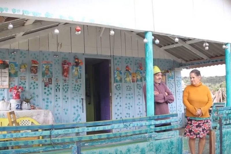 Agora, o casal vive em nova casa, com direito a homenagem aos santos – Foto: Reprodução/Prefeitura de Irineópolis