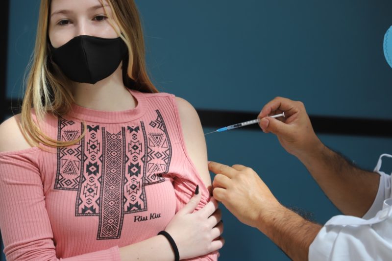 Pessoas com mais de 18 anos v&atilde;o receber dose de refor&ccedil;o em Santa Catarina – Foto: Cristiano Andujar/PMF/Divulga&ccedil;&atilde;o/ND