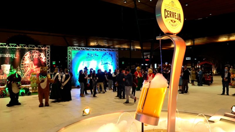 Vale europeu est&aacute; divulgando atra&ccedil;&otilde;es no boulevard 14/32, do Aeroporto Herc&iacute;lio Luz, em Florian&oacute;polis – Foto: Divulga&ccedil;&atilde;o/ND