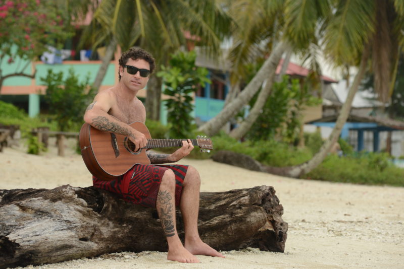 Vicente Piacentini, o “Jack Johnson manezinho” – Foto: Marcio David/ND
