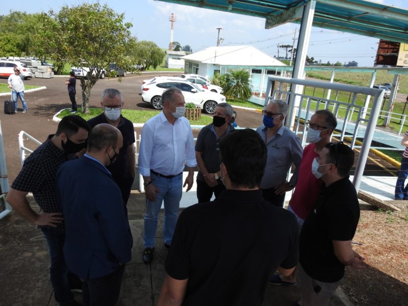 Preparativos para a decolagem de S&atilde;o Miguel at&eacute; Florian&oacute;polis – Foto: Prefeitura de S&atilde;o Miguel do Oeste/Divulga&ccedil;&atilde;o/ND