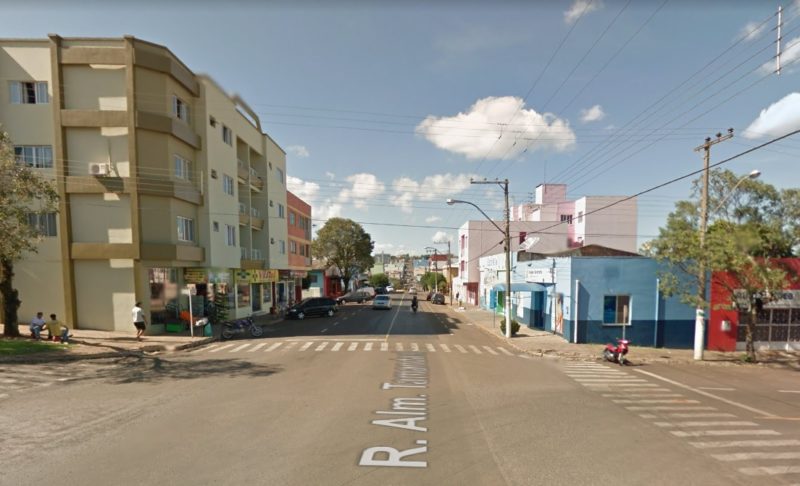 Confus&atilde;o ocorreu na rua Almirante Tamandar&eacute;. – Foto: Reprodu&ccedil;&atilde;o/Google Street