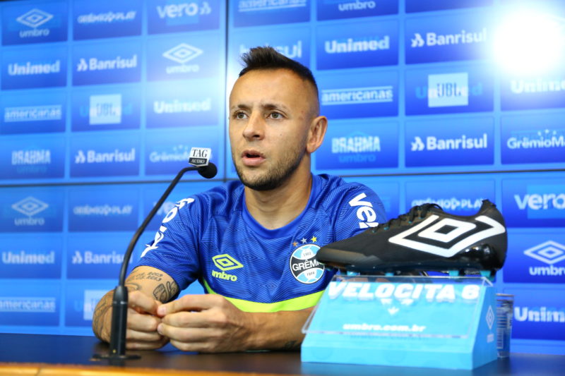 Rafinha espera que o Tricolor encontre o caminho das vitórias - Foto: Foto: Lucas Uebel/Gremio FBPA