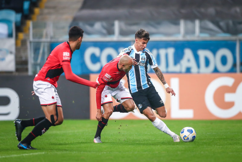Tricolor precisa devolver a derrota do primeiro turno para o Atlético GO e torcer por resultados paralelos - Foto: Lucas Uebel/Gremio FBPA