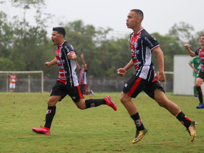 Garotos do Sub-20 venceram a Chapecoense na tarde desta quarta-feira (6), no CT do Morro do Meio – Foto: Vitor Forcellini/JEC/Divulga&ccedil;&atilde;o/ND