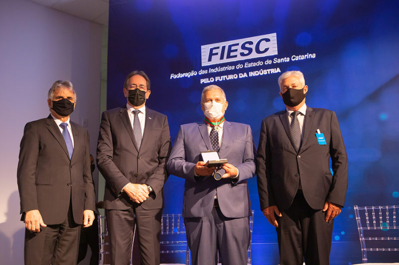 Gelson Dalla Costa recebe Ordem do Mérito Industrial – Foto: Isis Lacombe/ND