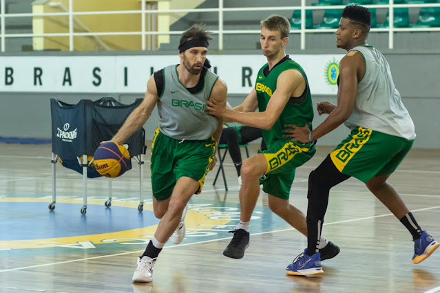 Jefferson Socas e William Weihermann são formados na base do Basquete Joinville – Foto: Diego Maranhão/CBB/Divulgação/ND