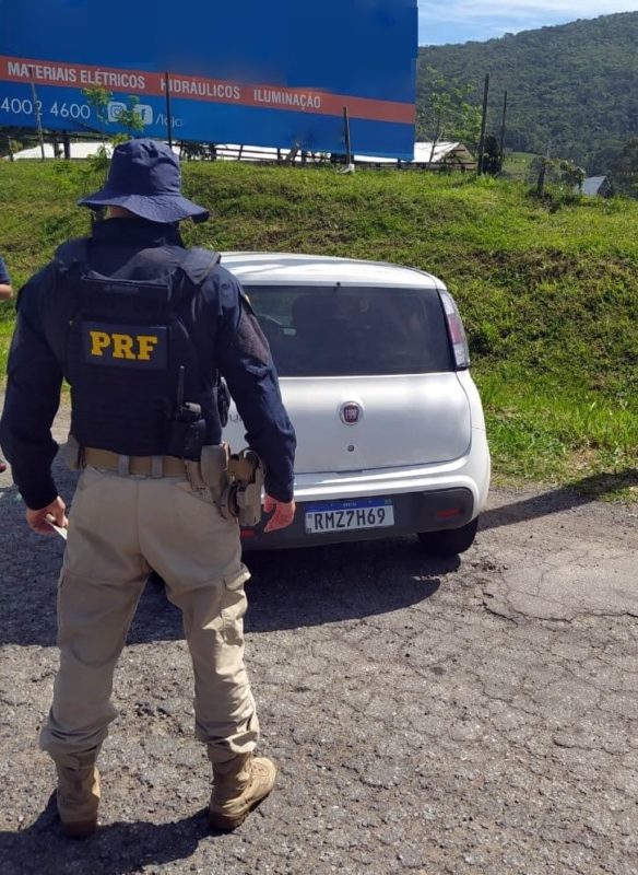 carro abordado pela PRF