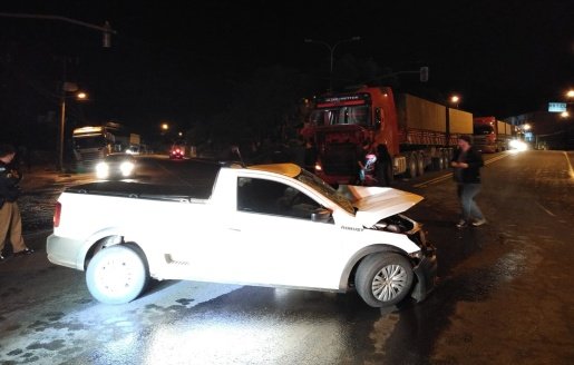 Acidente ocorreu na noite do s&aacute;bado (9). – Foto: Corpo de Bombeiros/Divulga&ccedil;&atilde;o/ND