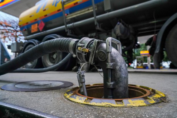 Abastecimento em posto de combustível &#8211; Foto: Ricardo Wolffenbüttel/Divulgação/ND