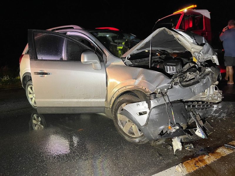 carro destruído no acidente na BR-280