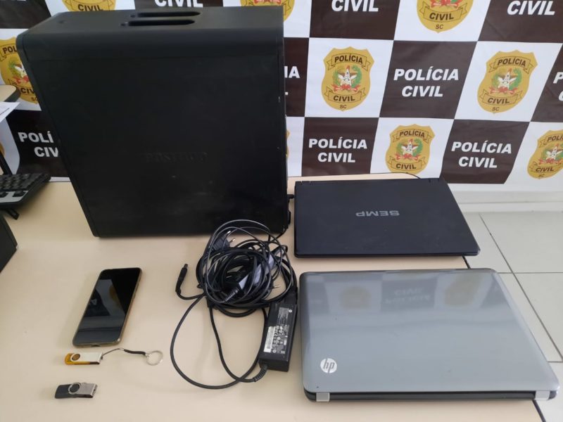 Materiais apreendidos durante opera&ccedil;&atilde;o na manh&atilde; desta quinta-feira (28) – Foto: Pol&iacute;cia Civil/Divulga&ccedil;&atilde;o