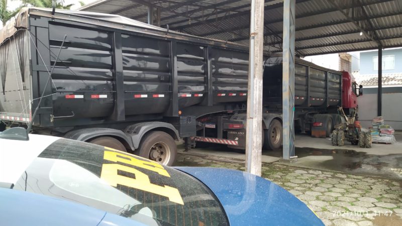 Carreta estava estacionada em posto de combustíveis