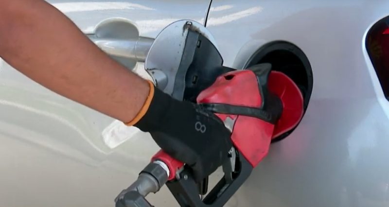 Motoristas sentiram aumento nos preços da gasolina já nesta terça-feira (26) &#8211; Foto: Vinícius Bretkze/NDTV