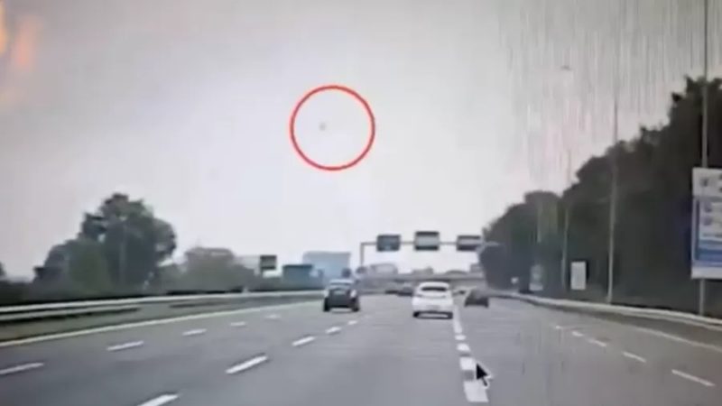 V&iacute;deo mostra avi&atilde;o pilotado por bilion&aacute;rio caindo na It&aacute;lia – Foto: Reprodu&ccedil;&atilde;o/ND