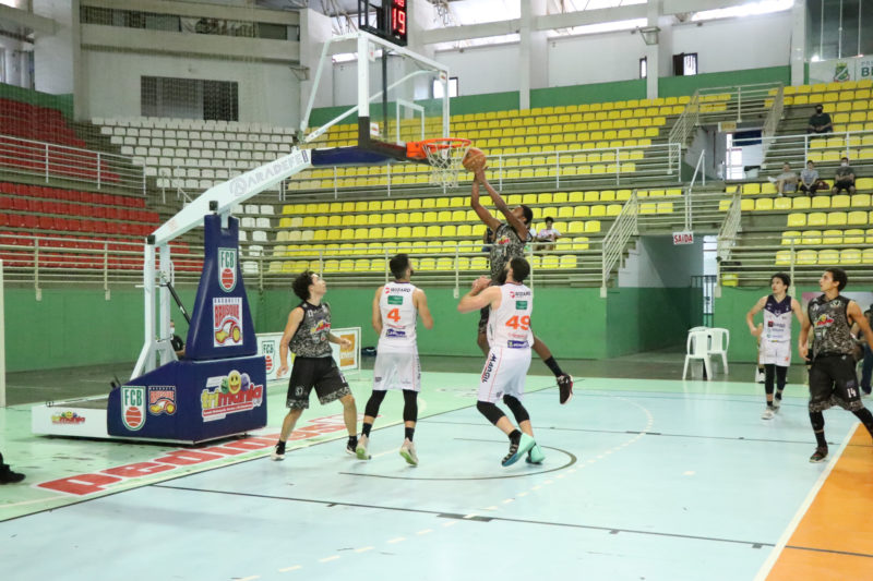 Basket S&atilde;o Jos&eacute; (preto) representa o munic&iacute;pio da Grande Florian&oacute;polis – Foto: Victor Gui&atilde;o/FCB/Divulga&ccedil;&atilde;o/ND