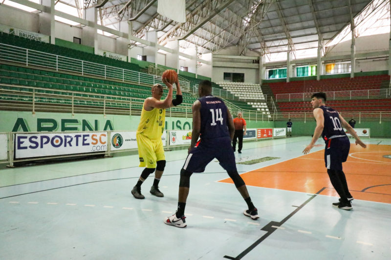 Brusque (amarelo) vem no Grupo C – Foto: Victor Gui&atilde;o/FCB/Divulga&ccedil;&atilde;o/ND