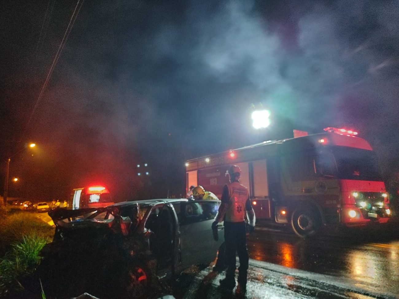 Colisão com o Fiat aconteceu após o Ford perder o controle e invadir a pista contrária - CBM