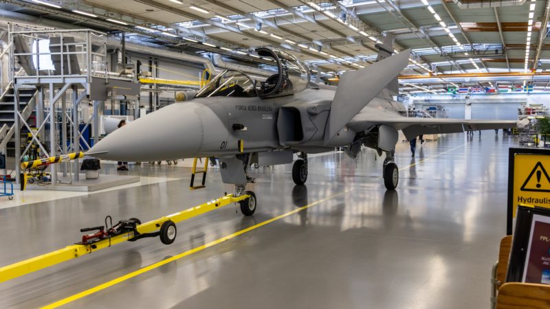 Novo caça Gripen da FAB deve chegar ao Brasil nos próximos meses – Foto: Saab do Brasil/Divulgação