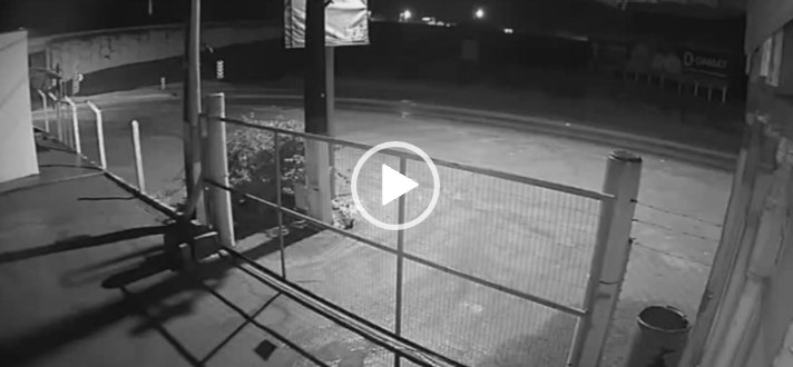 Imagens impressionantes mostram o momento da queda de caminh&atilde;o do viaduto – Foto: Reprodu&ccedil;&atilde;o