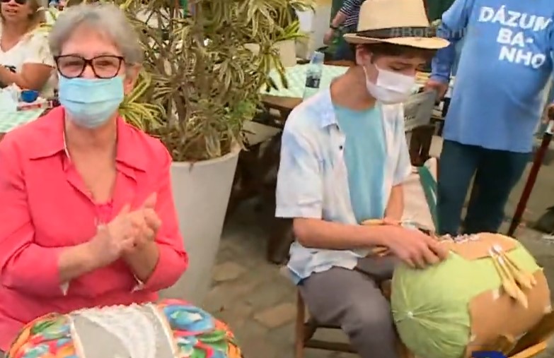 Renda de bilro passa por gera&ccedil;&otilde;es diferentes e mant&eacute;m tradi&ccedil;&atilde;o na cidade – Foto: NDTV/Reprodu&ccedil;&atilde;o