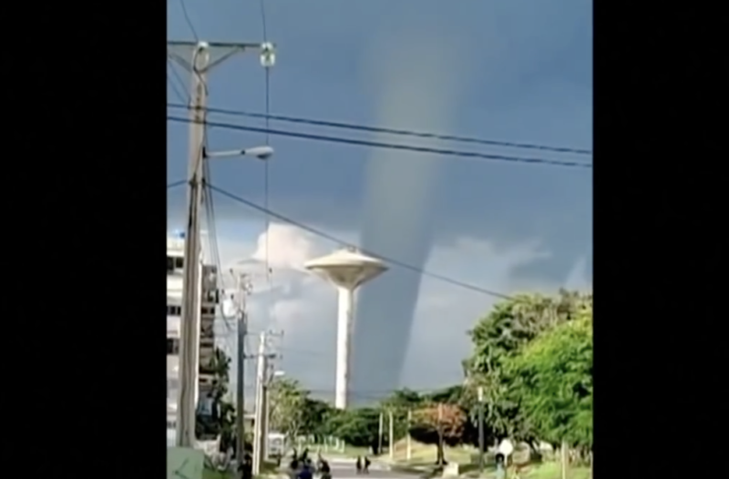 Fen&ocirc;meno da tromba d’&aacute;gua deixou moradores apavorados – Foto: Reprodu&ccedil;&atilde;o