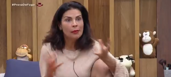 Solange Gomes não gostou de ser puxada para a prova de fogo – Foto: Reprodução Playplus/Record TV