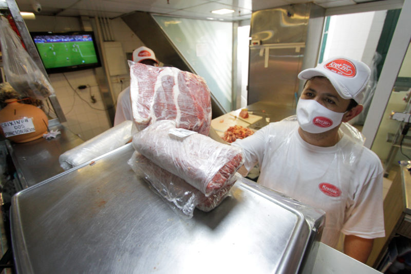 Osso é vendido e não dado': alta no preço da carne bovina reduz consumo em  Florianópolis, Santa Catarina