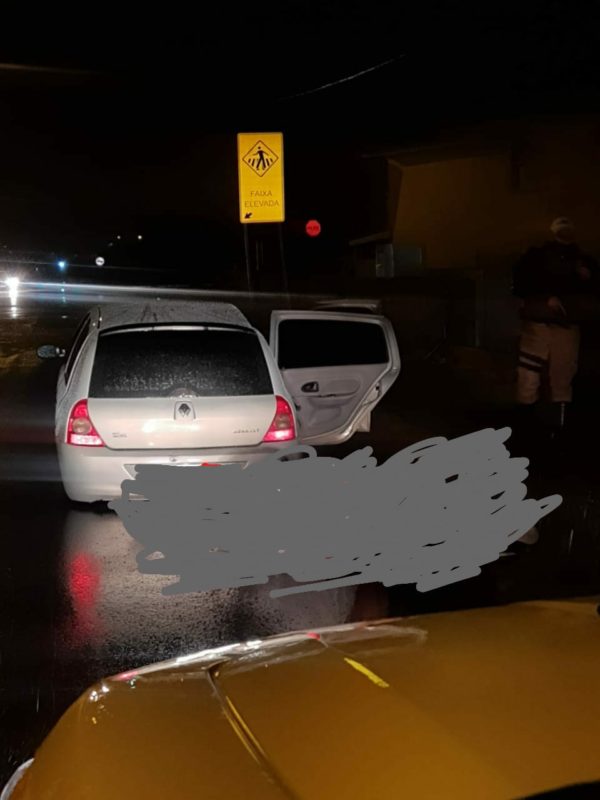 Motorista tentou fugir da pol&iacute;cia, mas acabou trancado no tr&acirc;nsito – Foto: PMRv/Divulga&ccedil;&atilde;o
