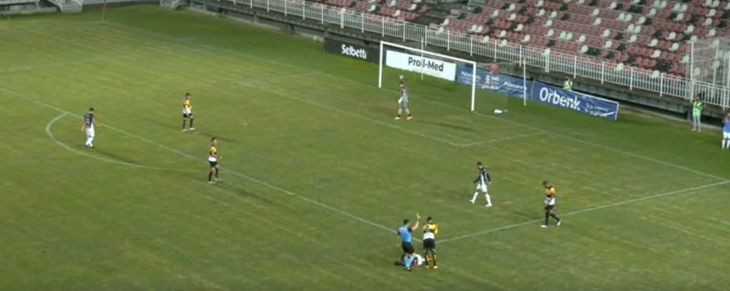 Rodrigo D’Alonso Ferreira amarelou jogador do Crici&uacute;ma duas vezes e n&atilde;o expulsou – Foto: Reprodu&ccedil;&atilde;o/Internet