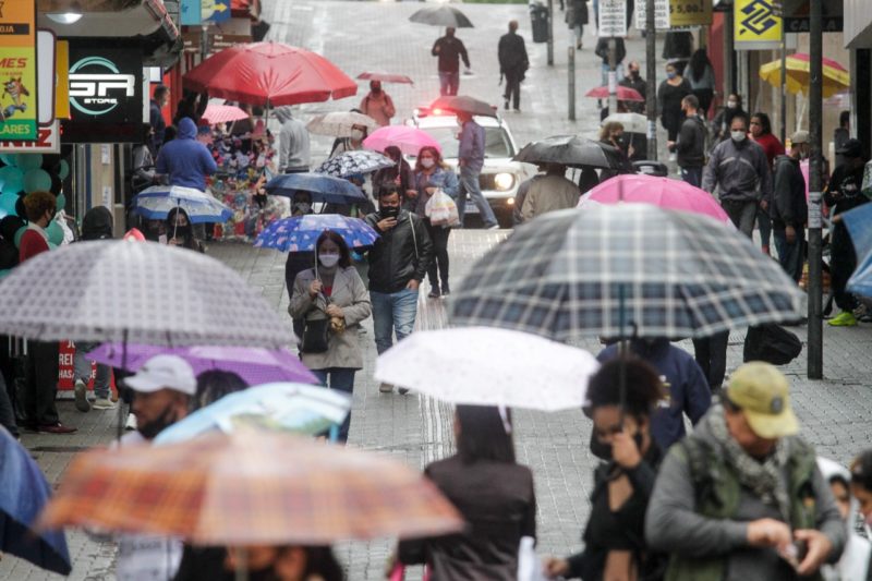 A Defesa Civil aponta que a chuva se inicia na por&ccedil;&atilde;o Oeste e avan&ccedil;a aos poucos para as demais &aacute;reas do Estado. – Foto: Leo Munhoz/ND