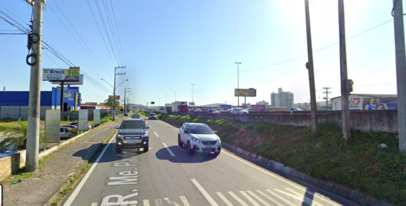 Ciclista foi atropelada no km 213, ba BR-101, em Palhoça &#8211; Foto: Google Street View/Reprodução
