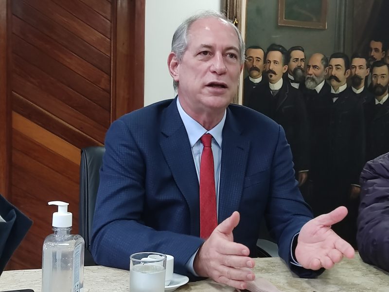 Em SC Ciro Gomes diz que litro da gasolina poderia custar R 4 20