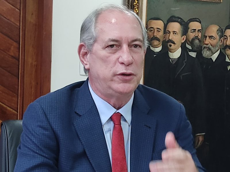 Em SC Ciro Gomes diz que litro da gasolina poderia custar R 4 20