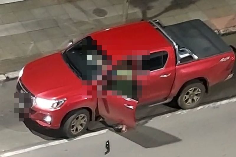 Buzina, socos e gritos por ajuda: vídeo mostra briga em cidade de SC – Foto: Reprodução/ND