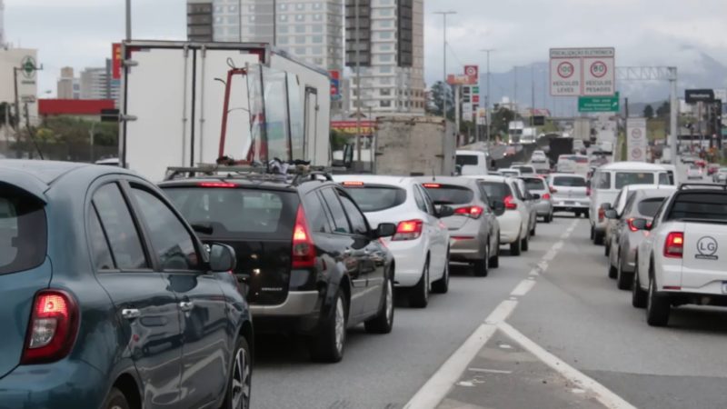 100 mil veículos circulam diariamente pela BR-101 na Grande Florianópolis. – Foto: Marcelo Feble/NDTV