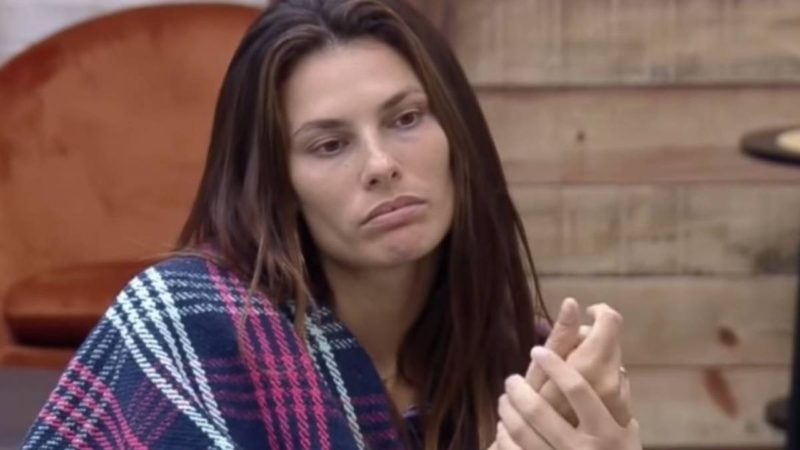 Dayane Mello faz birra na Fazenda – Foto: Reprodu&ccedil;&atilde;o Record TV