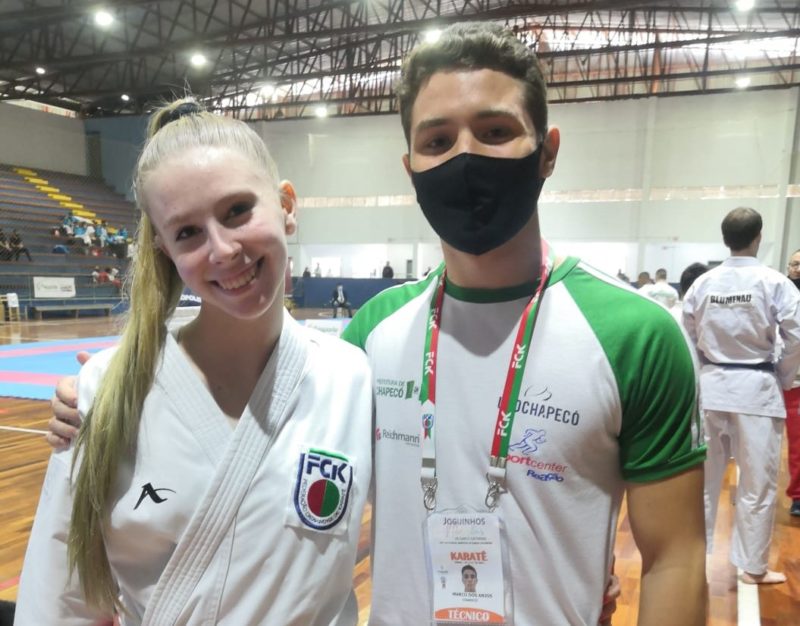 Natalia Linhares foi bronze no kata individual feminino – Foto: Divulgação/ND