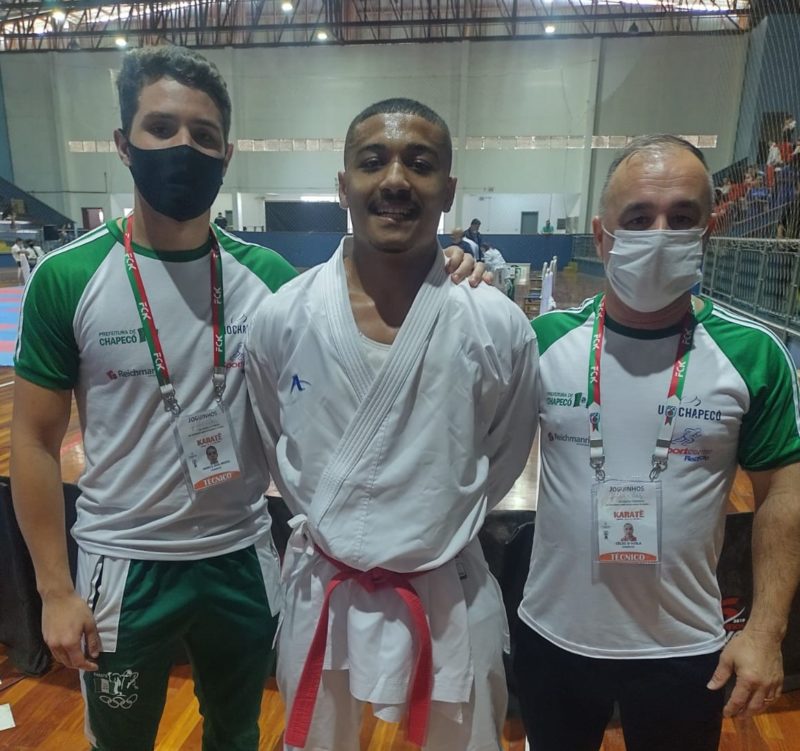 William Rodrigues foi campeão na modalidade kumite (luta) +80kg – Foto: Divulgação/ND