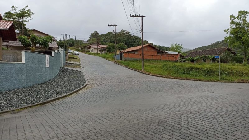 Acidente aconteceu na rua Rodeio, no bairro Industrial em Timb&oacute;- Foto: Divulga&ccedil;&atilde;o/Corpo de Bombeiros Timb&oacute;