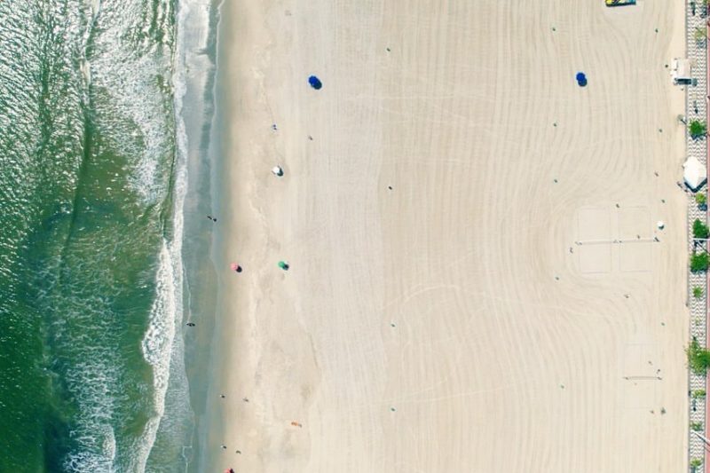 Foto aérea mostra faixa de areia alargada após obra &#8211; Foto: Divulgação/Secom BC/ND