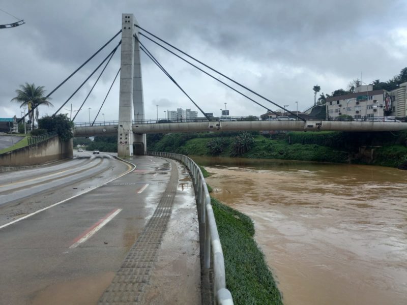 Ap&oacute;s atingir 5,70 metros e alagar ruas, rio Itaja&iacute;-Mirim voltou &agrave; calha normal – Foto: Divulga&ccedil;&atilde;o/Secom Brusque/ND